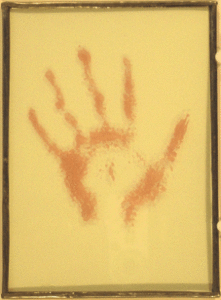 Petite main, 2004 Editon réalisée lors de l'exposition "Synoptiques" Verres additionnés, encadrement en plomb, Format 18/13 cm. 15 exemplaires signés et numérotés.